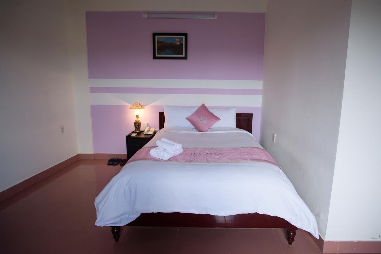 Casablanca Boutique Hotel Hue Exterior photo